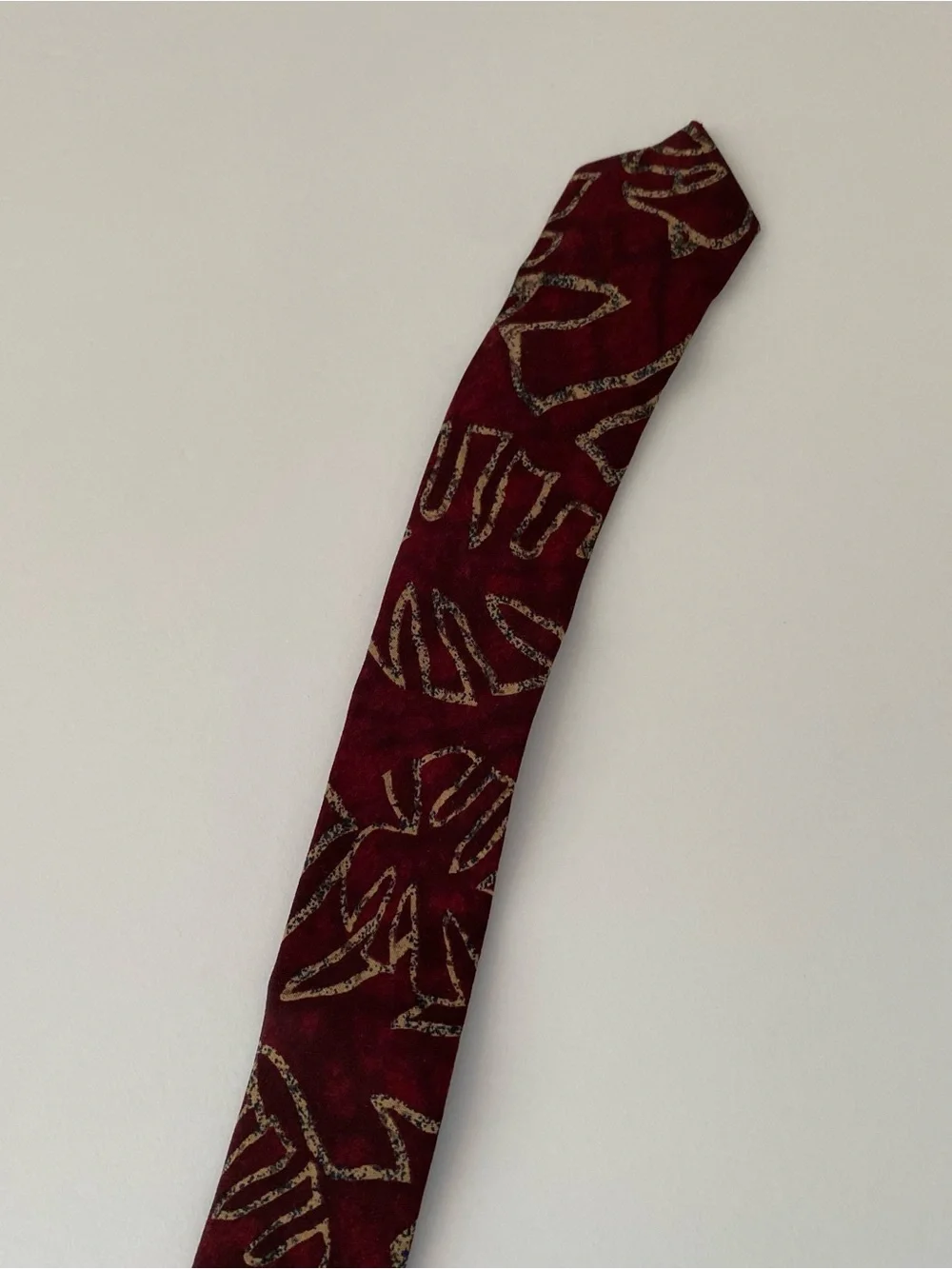 Chaps Ralph Lauren Burgundy Tie with Leaf Pattern 100% silk Made in USA